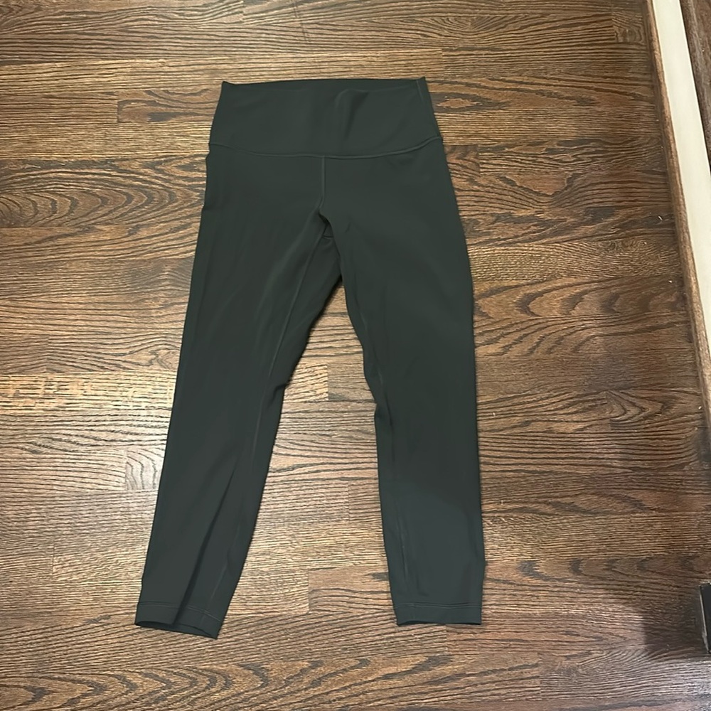 Forest green lululemon cropped leggings